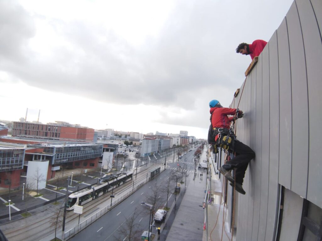 Pose de profilé zinc à emboitement