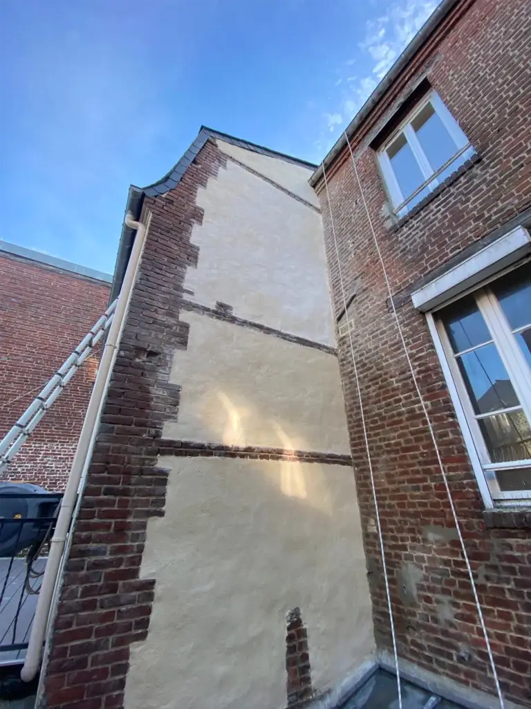 Le cordiste : votre partenaire de proximité pour la rénovation de bâtiments en Normandie